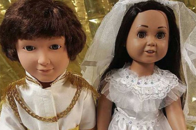 Принца Гарри и его невесту превратили в ужасающих кукол