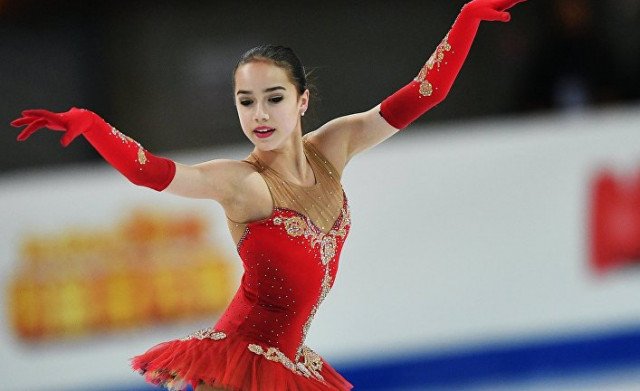 Фигурное катание: Алина Загитова приносит России первую золотую медаль
