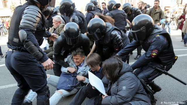 В Петербурге полиция разогнала митинг: 68 задержанных