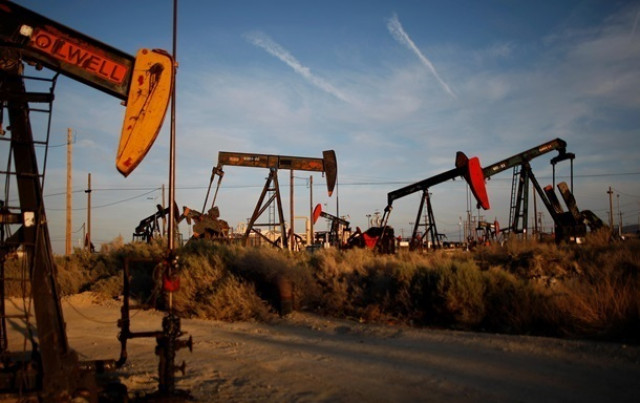 Цена на нефть обвалилась до $70