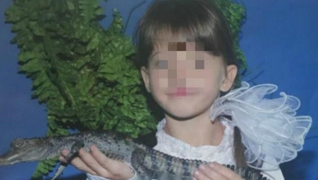 Сосед изнасиловал и бросил умирать в туалете 9-летнюю девочку