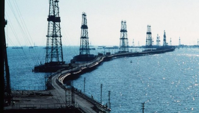 Нефть падает в цене из-за опасений замедления мировой экономики