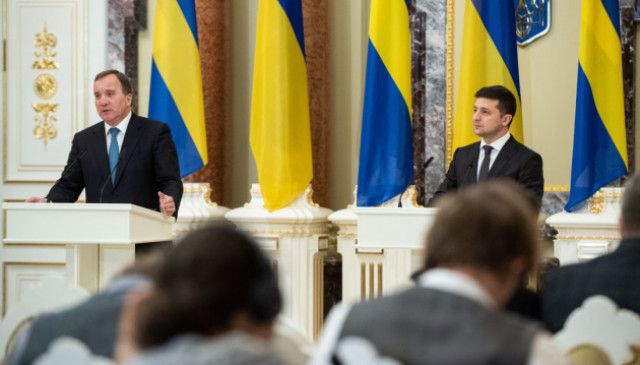 Премьер-министр Швеции: санкции против России останутся, пока аннексирован Крым