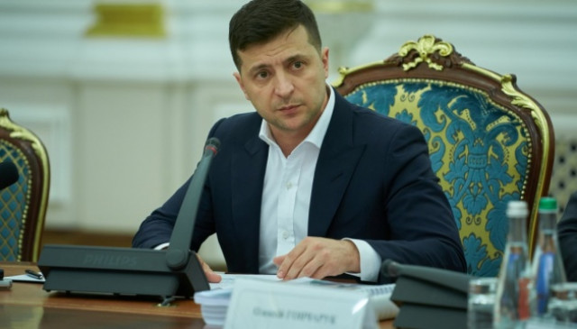 Ukrainian president backs government's decision to limit salaries to officials