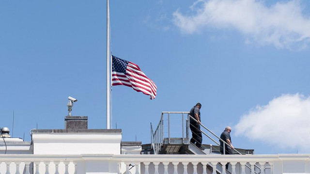 Трамп поручил приспустить флаги в связи со стрельбой в США