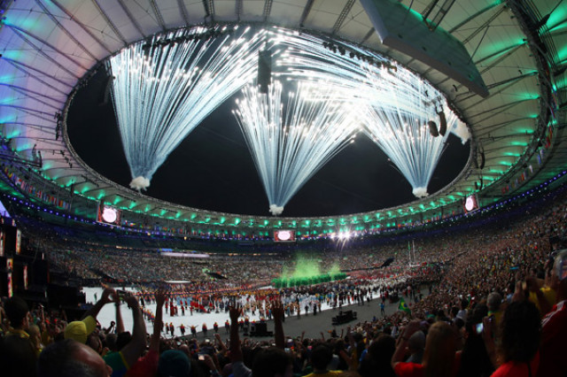 Открыли и забыли
Демонстрации, слезоточивый газ и бразильский карнавал открыли Игры в Рио