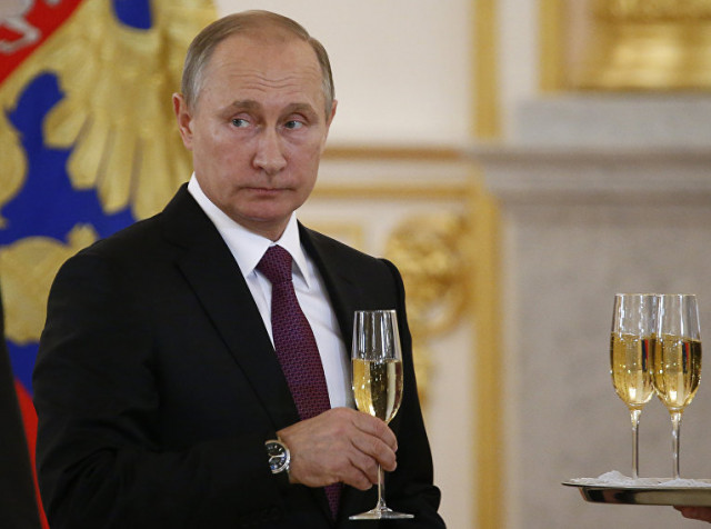 Путин не вписал Порошенко в поздравление по случаю Дня Победы