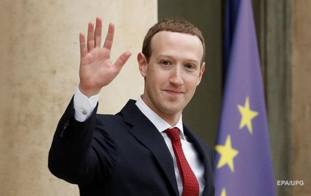 Инвесторы Facebook требуют отставки Цукерберга