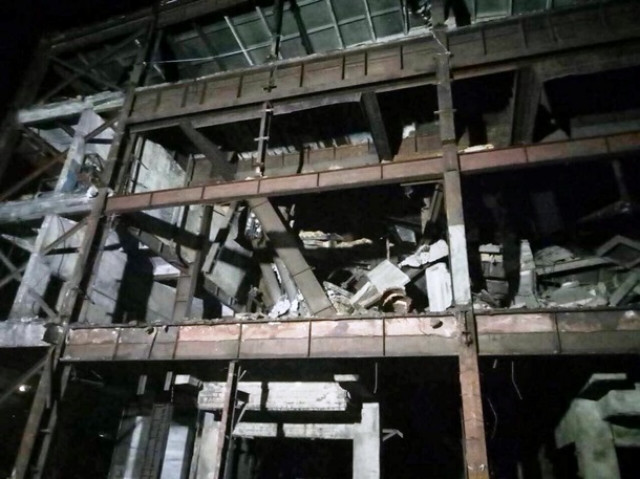 Под Павлоградом произошел обвал здания на фабрике, есть жертвы