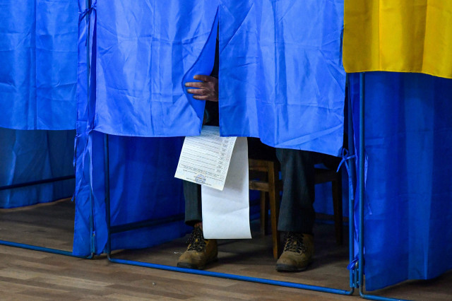 Новые пути к сердцам избирателей: Украина выбирает парламент