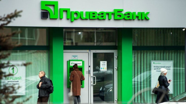 ПриватБанк заблокировал счета украинцев из-за штрафов по ПДД