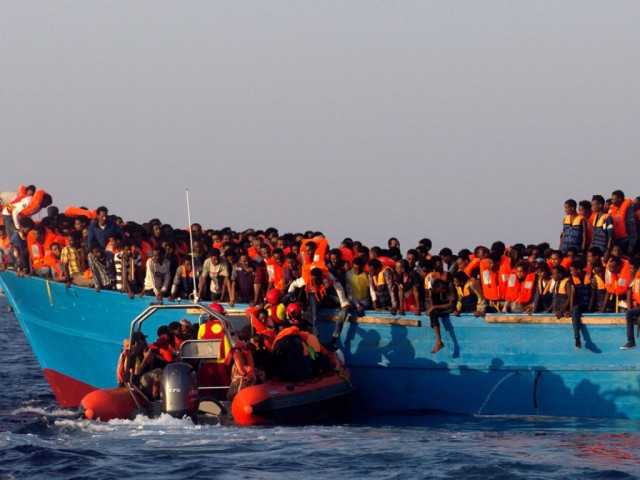 Мальта спасла 85 мигрантов из тонущей лодки