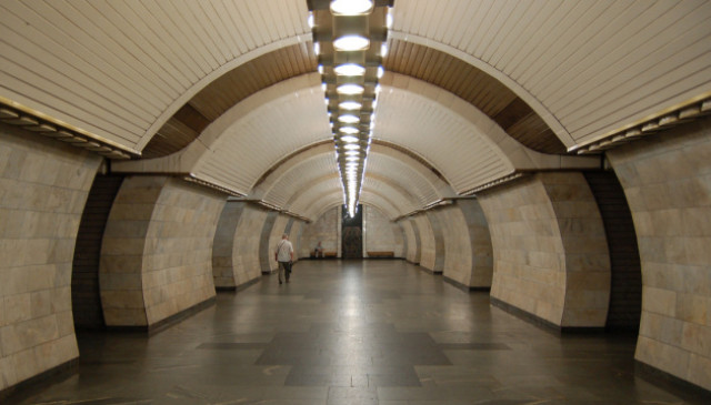 На 19 станциях столичного метро появятся дефибрилляторы