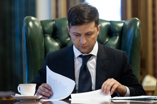 Президент Зеленский получил первый закон на подпись 