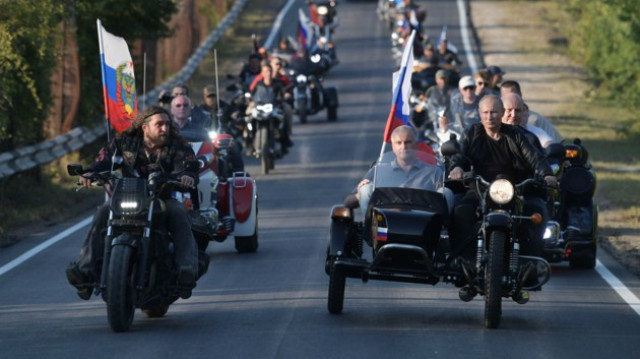 Путину грозит штраф за езду на мотоцикле без шлема
