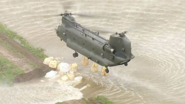 Наводнения в Британии: власти привлекли армию для борьбы со стихией