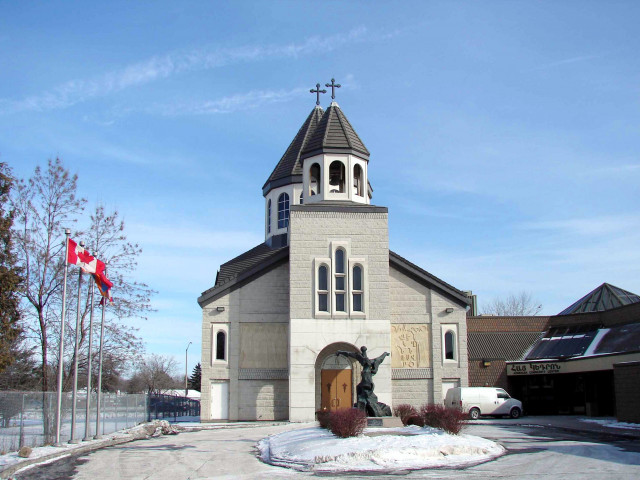Неизвестный открыл огонь в церкви Канады, есть один погибший 
