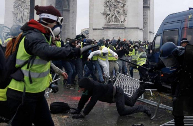 Беспорядки во Франции: задержаны почти 300 человек