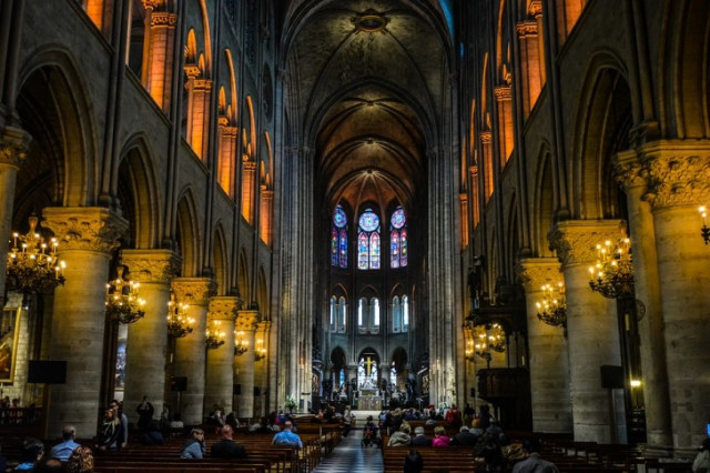 Какие реликвии удалось спасти в Соборе Парижской Богоматери (фото)