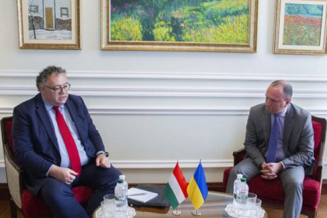 Украинский МИД призвал Венгрию  не вмешиваться во внутриполитическую жизнь Украины 
