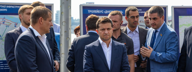 Заместители главы Офиса Президента получили выговор за поездку Зеленского в Днепр