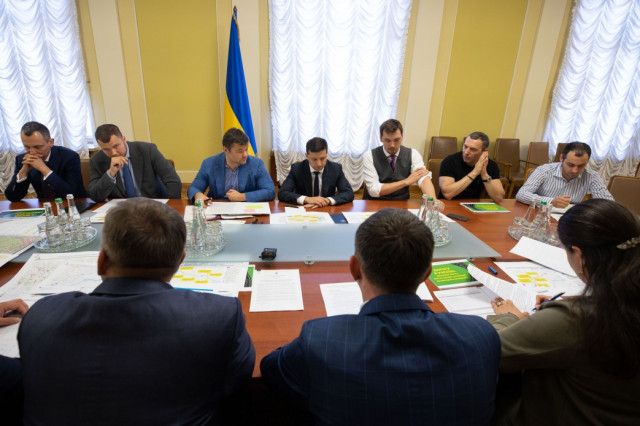 Зеленский подписал указ о повышении качества дорог в Украине