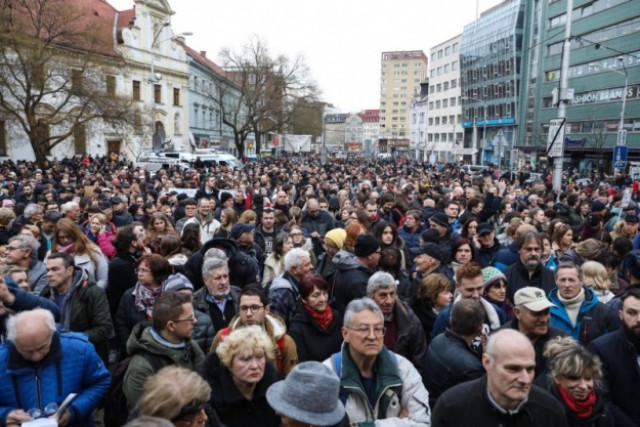 Словакия: тысячи людей вспоминают убитого в прошлом году журналиста Яна Куцяка