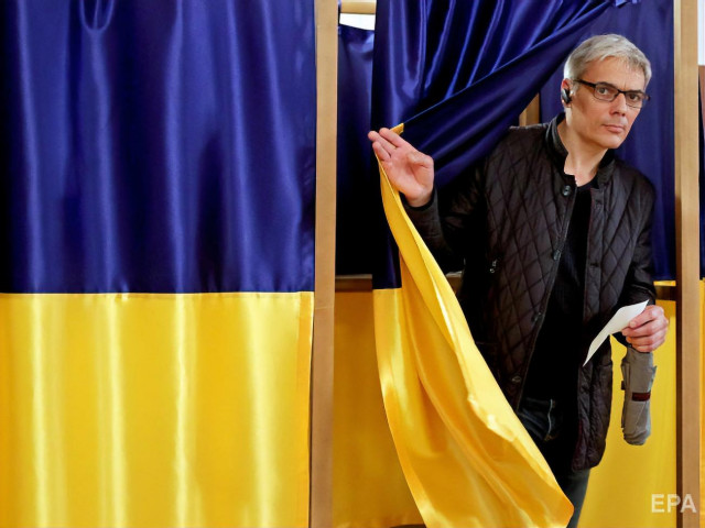 В Украине открылись избирательные участки: когда, где и как голосовать