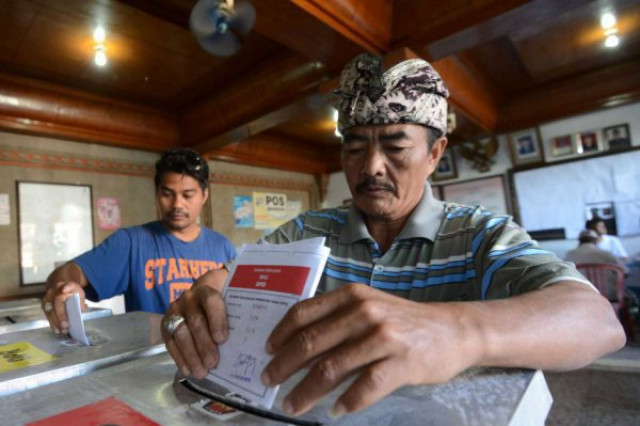 В Индонезии при подсчете голосов умер 91 член ЦИК