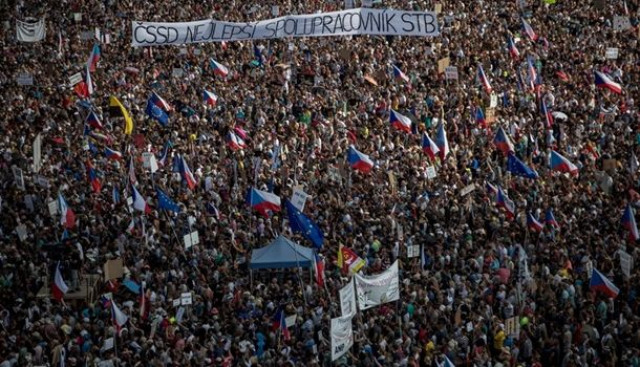 250 тысяч активистов вышли на митинги против власти в Праге
