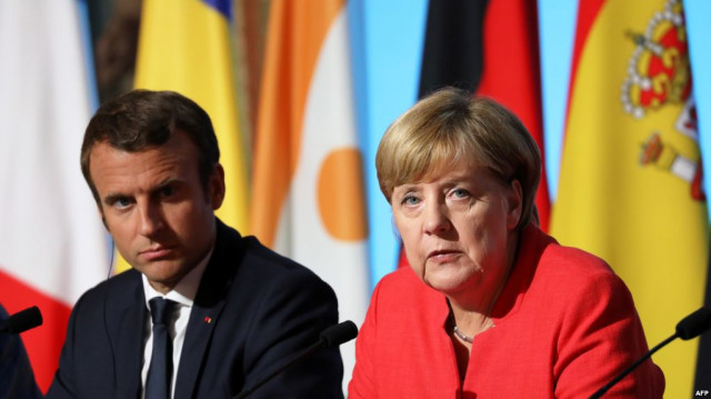 Германия и Франция осудили указ Путина по паспортам