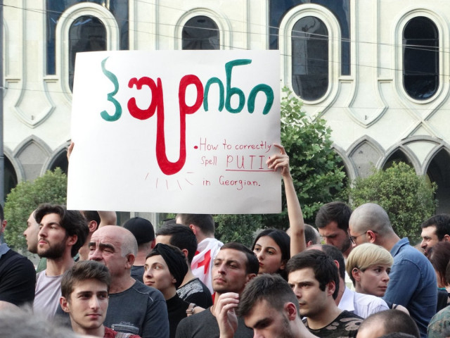 В Грузии снова  возобновились протесты
