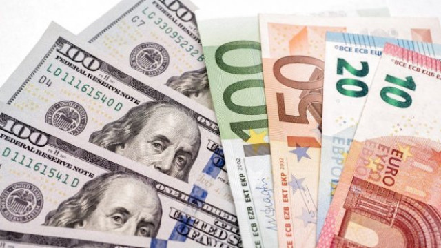 Доллар и евро в Украине рекордно упали в цене, гривна заметно укрепилась