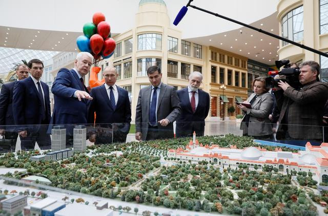 Vladimir Putin inspects Russia's answer to Disneyland before grand opening