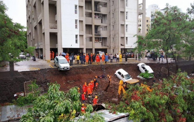 В Индии рухнула стена вокруг дома: 17 жертв