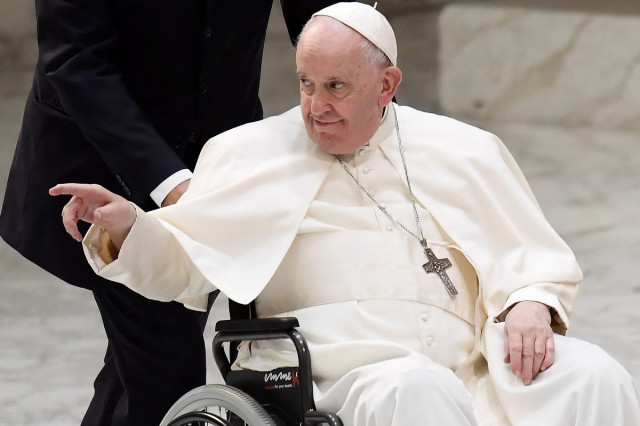 Папу Римского выписали из больницы