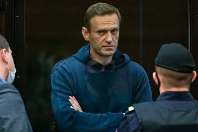 Навального в тюрьме пытают речами Путина
