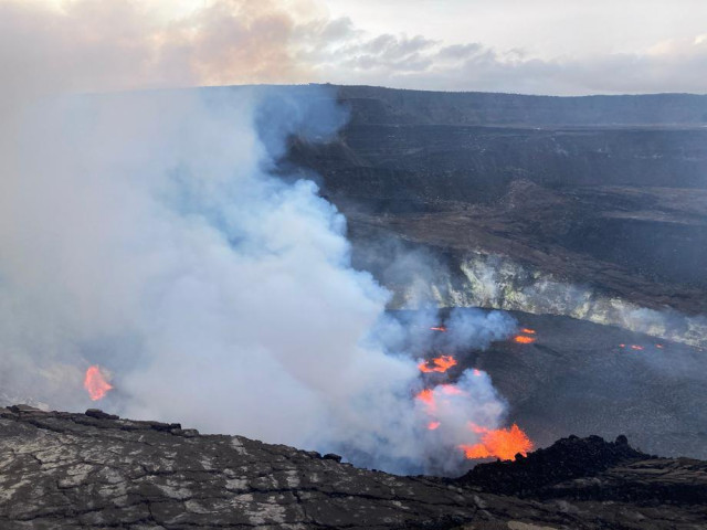 На Гавайях внезапно проснулся вулкан Килауэа: извержение стремительно набирает обороты
