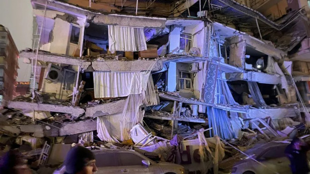 СМИ: сестра премьера Сирии погибла при обрушении дома из-за землетрясения
