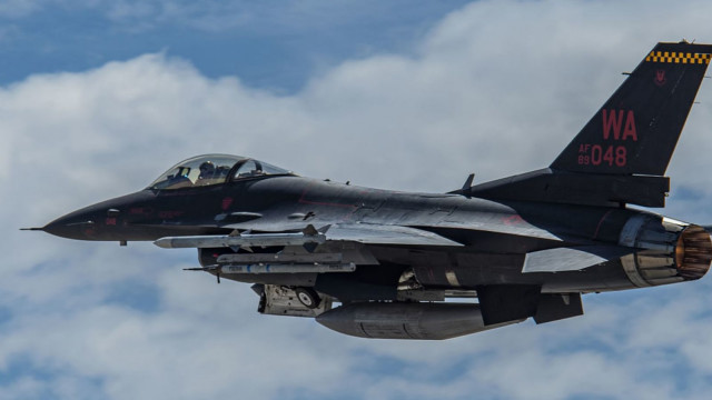 Украинские авиаторы могут освоить самолеты F-16 менее, чем за полгода - Игнат
