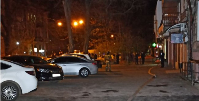 К газовой трубе жилого дома в центре Одессы привязали гранату
