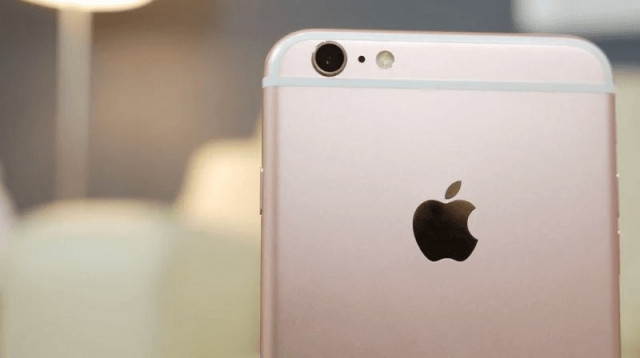 Apple платить компенсації власникам старих iPhone: в чому справа
