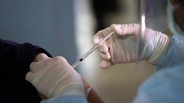 После прививки AstraZeneca женщина в Австралии покрылась синяками