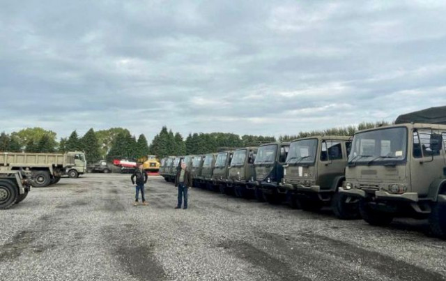 Порошенко отправил очередную партию грузовиков Leyland DAF для ВСУ

