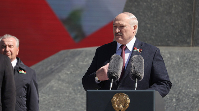 В день Победы Лукашенко заявил о том, что нацизм снова поднял голову в Украине
