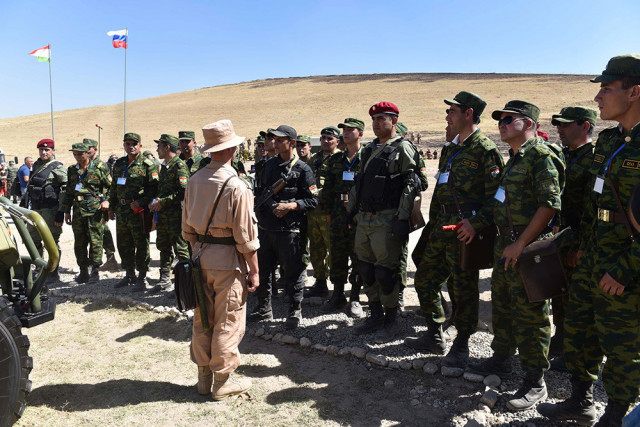 Захарова: российская база может помочь Таджикистану в контроле границы