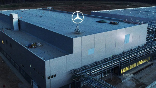 Из-за стрельбы на заводе Mercedes в Германии погиб человек
