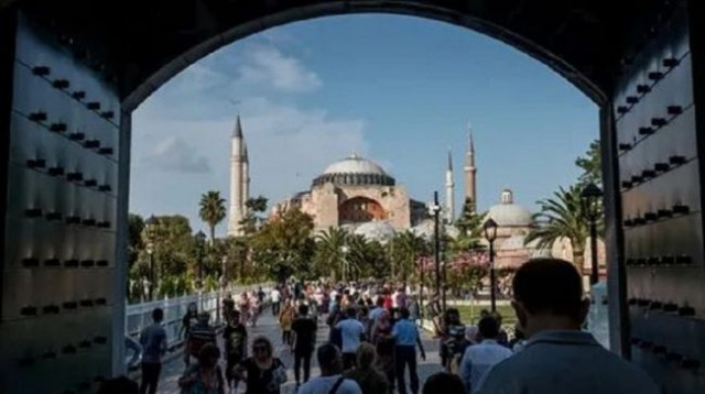 Турция ужесточила антиковидные требования для въезда в страну
