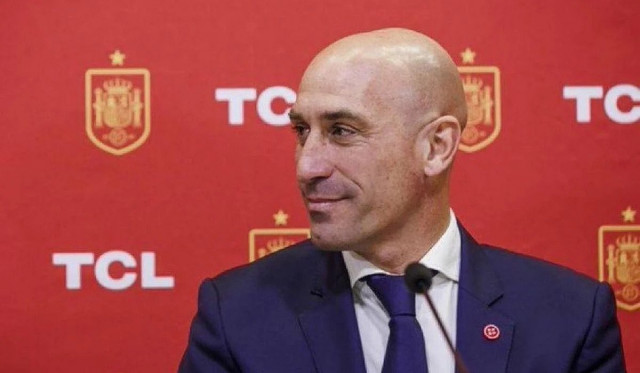 Офіційно: президент Федерації футболу Іспанії подав у відставку після скандалу з поцілунком