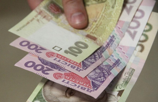 Кабмин прогнозирует рост зарплат в Украине до 19000 гривен